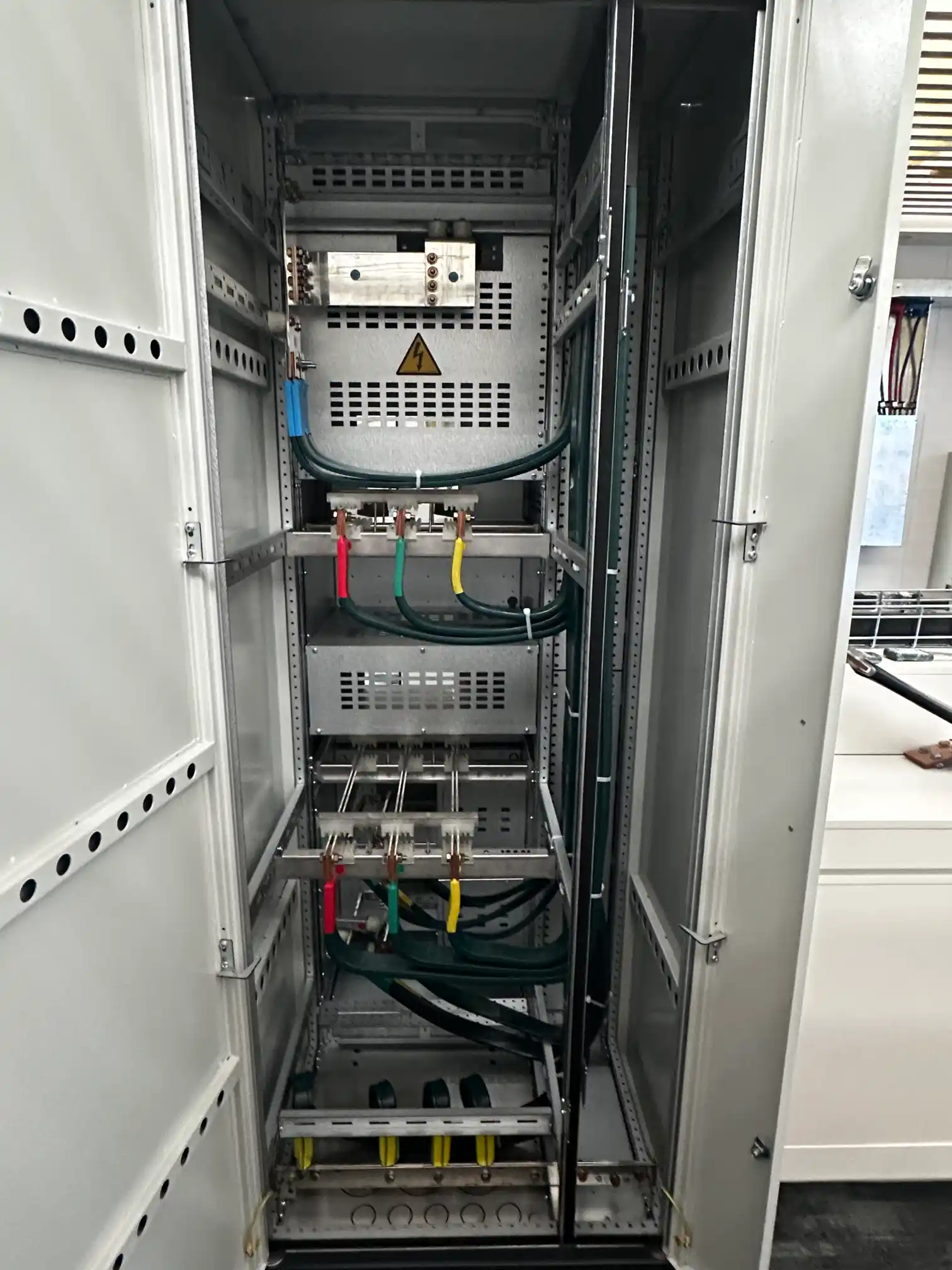 Data Center Flexible Busbar Solutions - Colocation feed