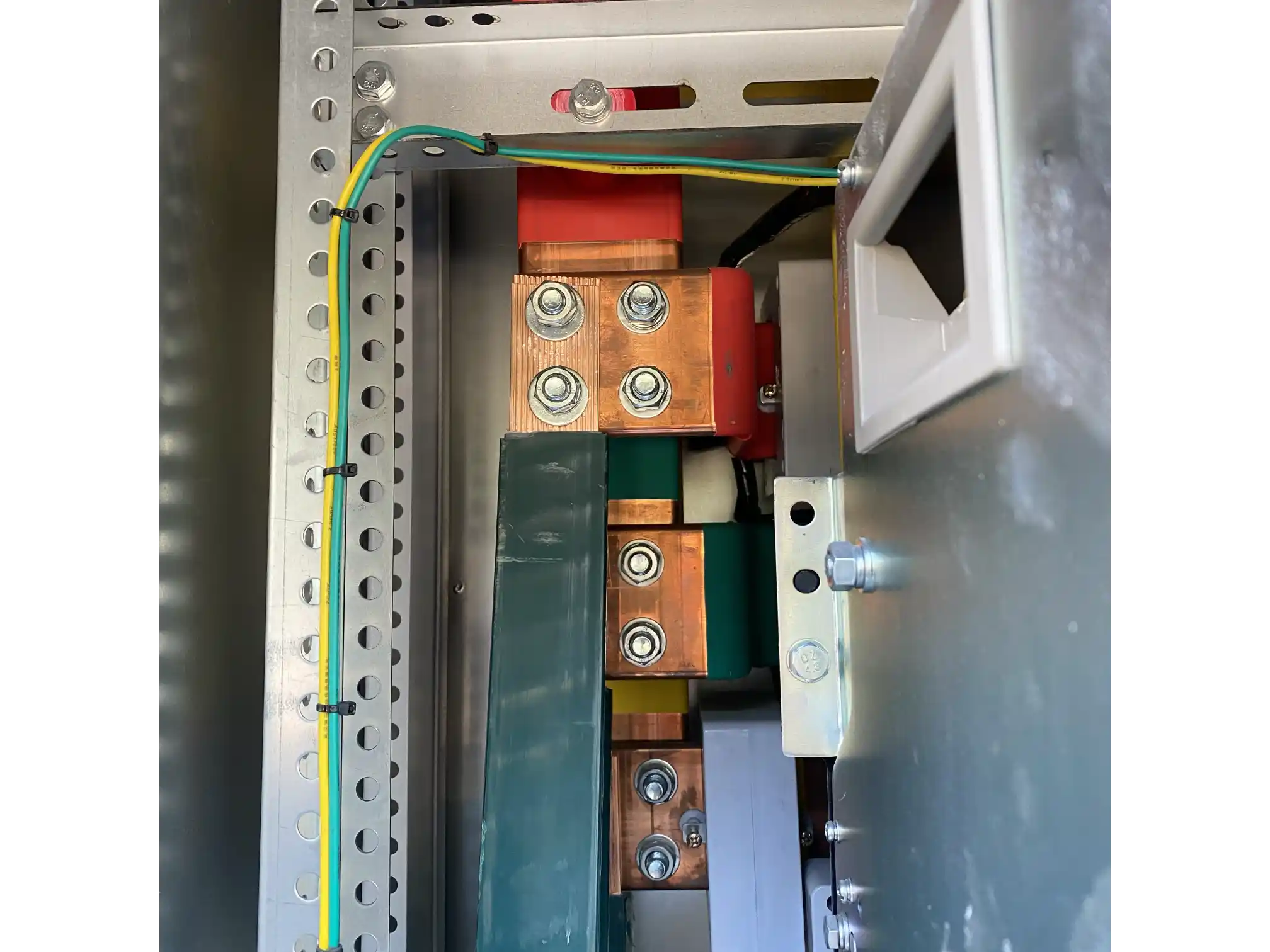 New Energy Flexible Busbar Solutions - Weather-resistant electrical busbar connectors