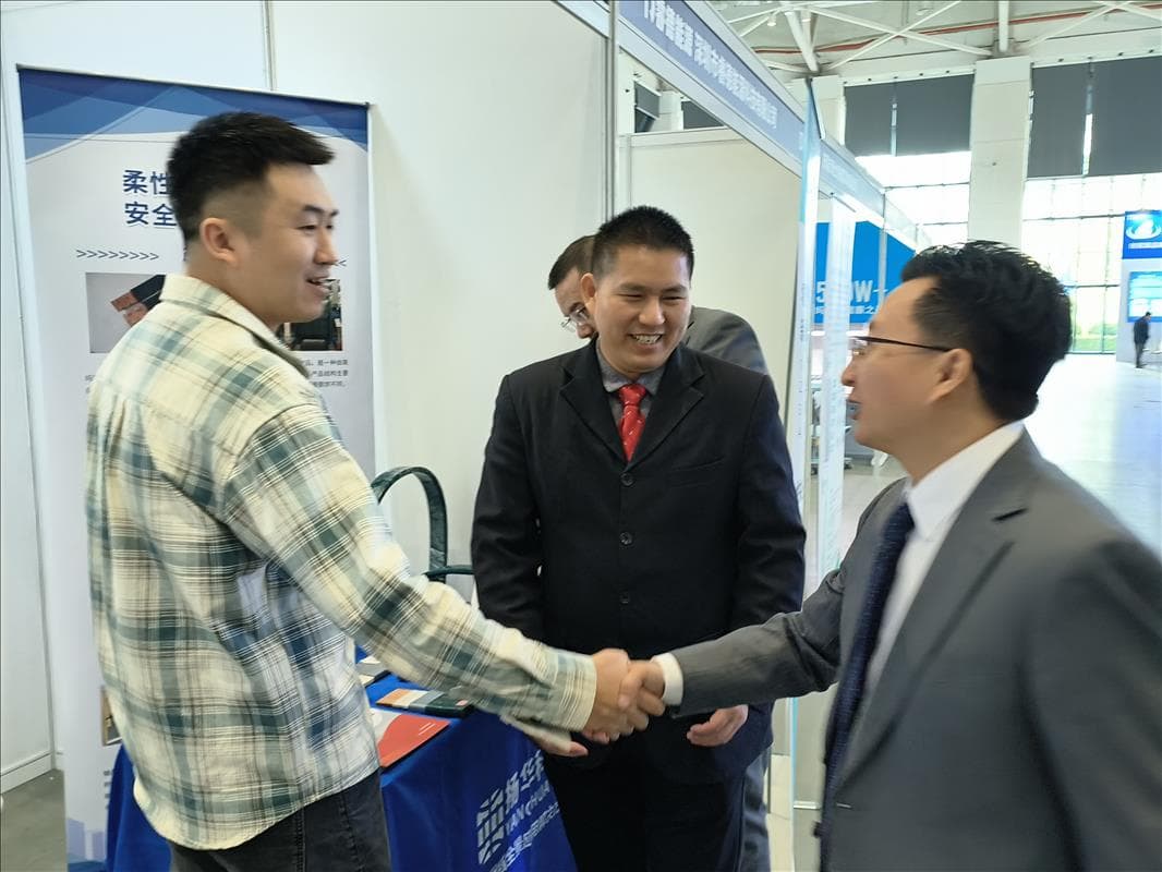 Diez años de construcción de plataforma de la Cámara de Comercio, busbar de alta corriente flexible avanzando con honor